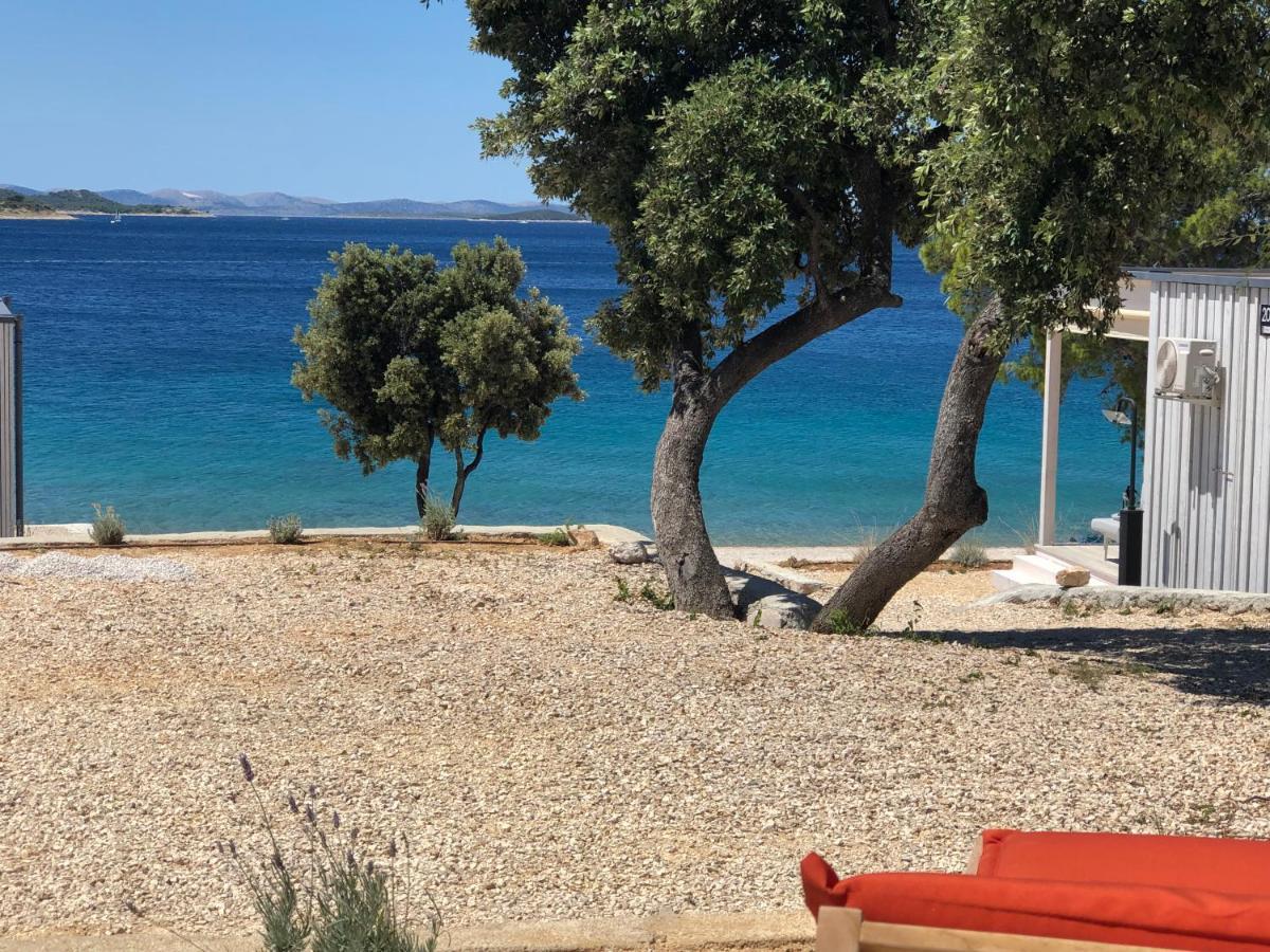 Buqez Eco Resort - Beachfront 20 & House 42 Drage Bagian luar foto