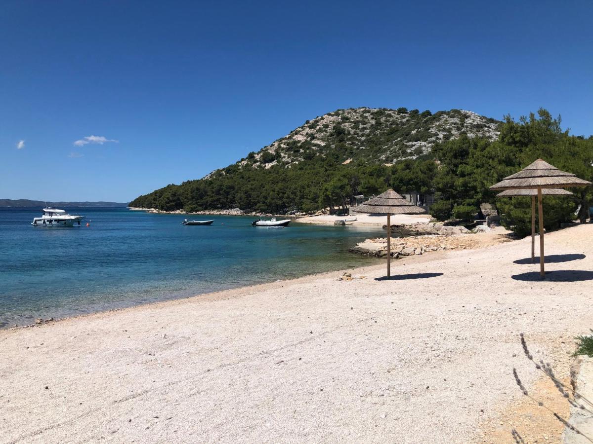 Buqez Eco Resort - Beachfront 20 & House 42 Drage Bagian luar foto