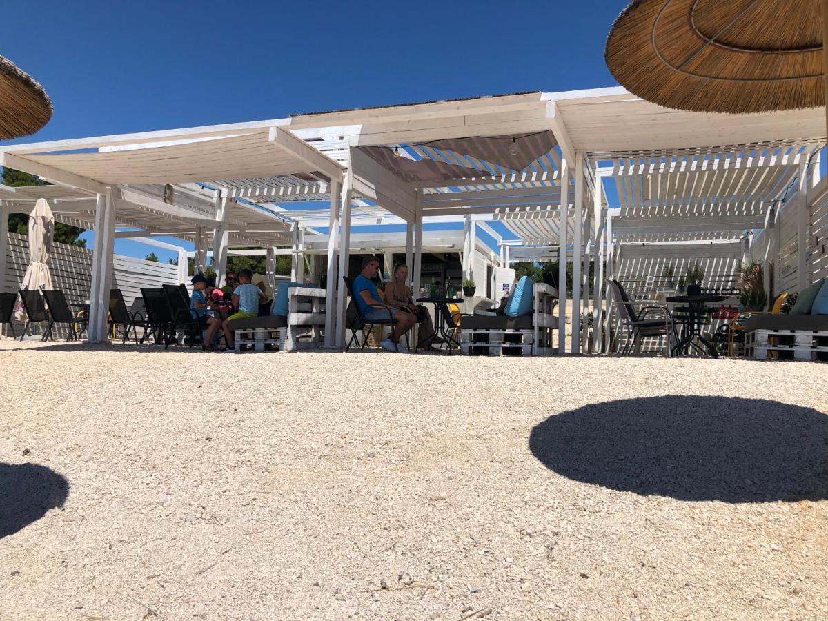 Buqez Eco Resort - Beachfront 20 & House 42 Drage Bagian luar foto
