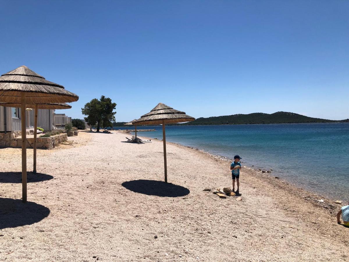 Buqez Eco Resort - Beachfront 20 & House 42 Drage Bagian luar foto
