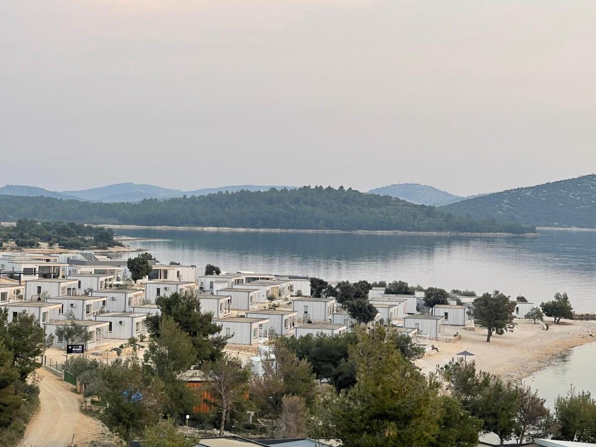 Buqez Eco Resort - Beachfront 20 & House 42 Drage Bagian luar foto